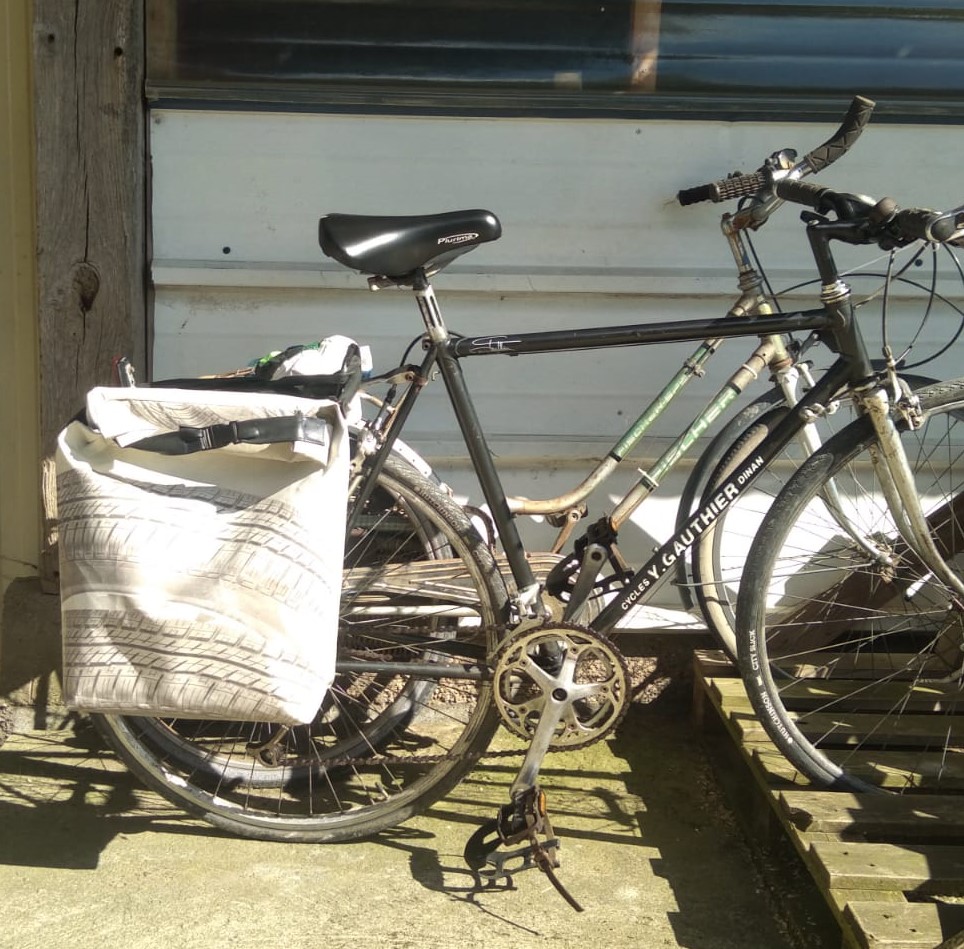 Atelier de fabrication en réemploi de sacoches de vélo